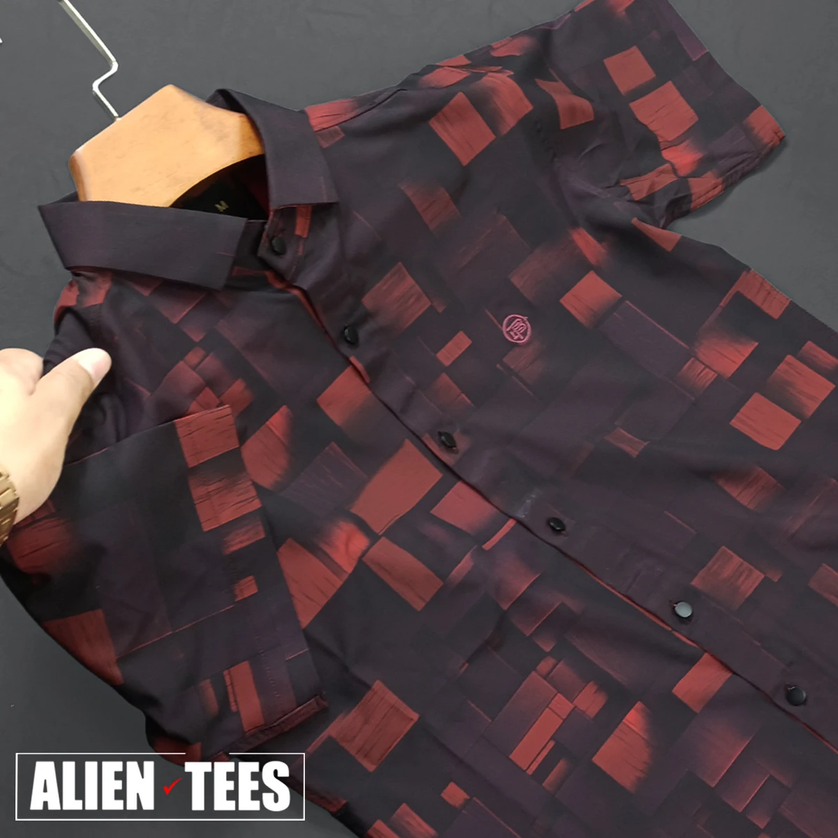 H122 Red Wine Brick Pattern Half Shirt